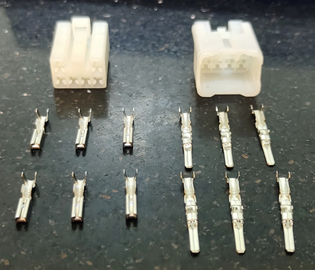 Giắc điện 6 pin 2.2mm màu trắng
