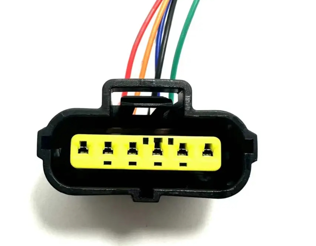 Giắc điện 6 pin bơm nhiên liệu phù hợp với xe Mazda M3 Focus Chang